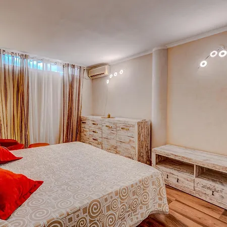 Residencia El Duque - 1, Marius Tatil Evi