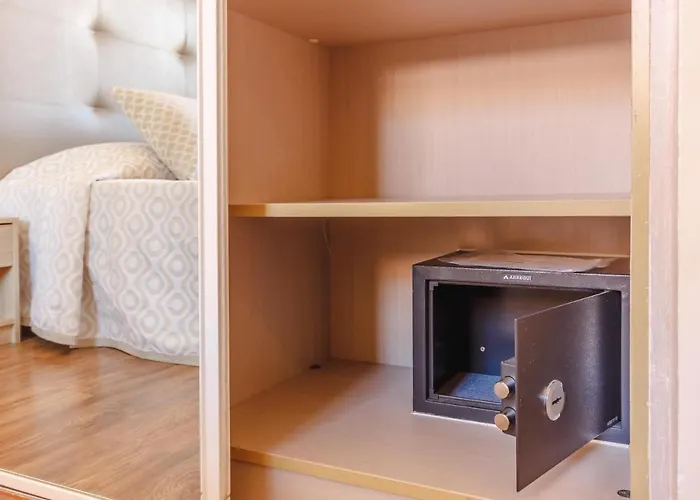 Residencia El Duque - 1, Marius *