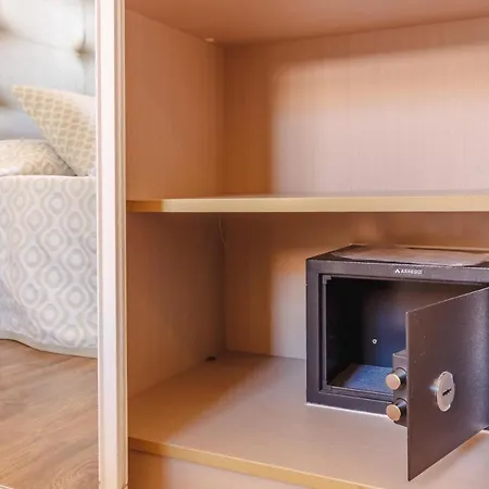 Residencia El Duque - 1, Marius *